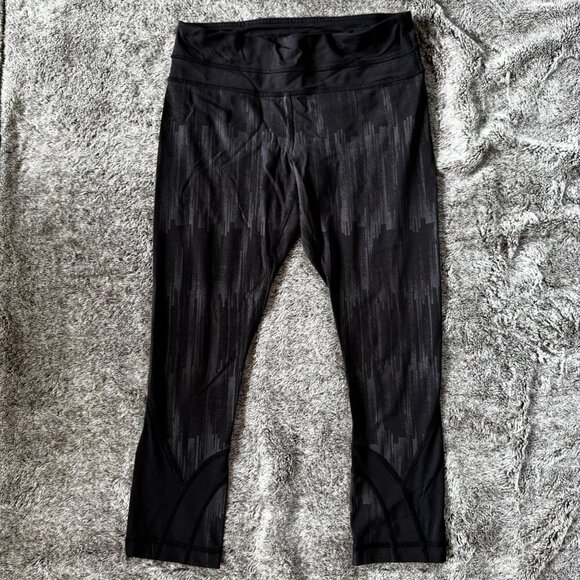 Lululemon Inspire Crop II Sz 4 - Picture 3 of 11